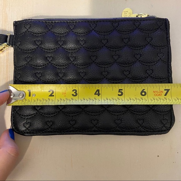 Betsey Johnson‎ Black Quilted Wristlet - Picture 6 of 7